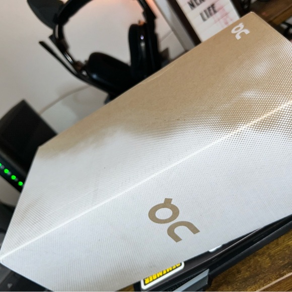 On Cloudeasy Sneakers size 7.5. Only worn twice - Picture 4 of 7